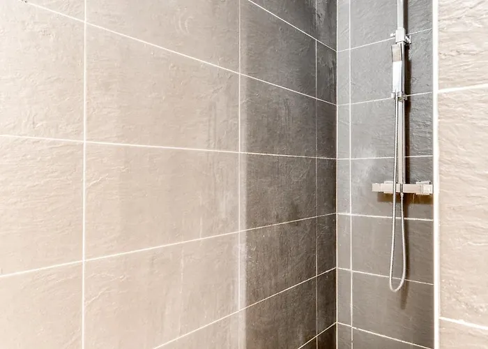 Le Queen - Wifi - Parking Gratuit - Climatisation - - Equipee *